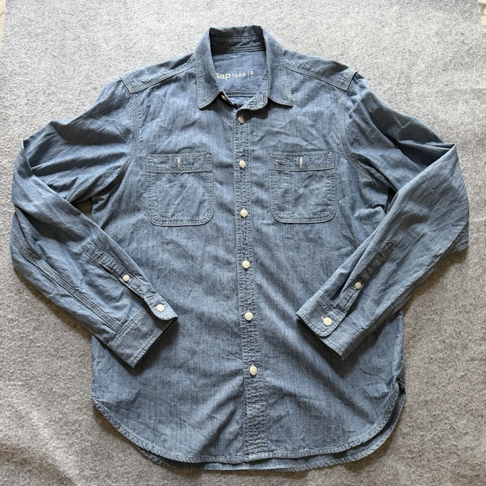 GAP Men's Denim Work Shirt Pocket Work Chambray Button Down Medium Wash Size S